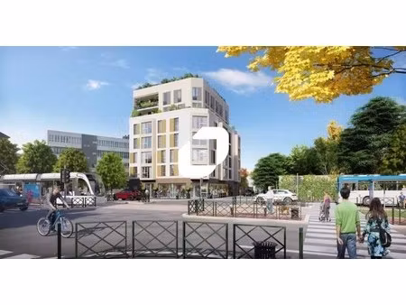 bureaux avec vitrine au pied du t9 et à deux pas de paris