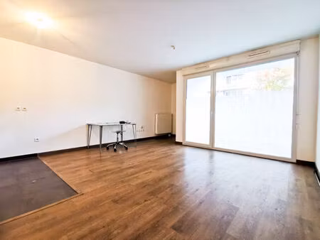 location appartement 1 pièce  33.85m²  cergy