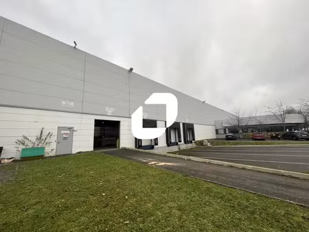 bâtiment d'activités à louer proche gare rer