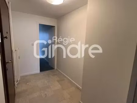 location - local professionnel - 45 43 m² - villeurbanne - 82