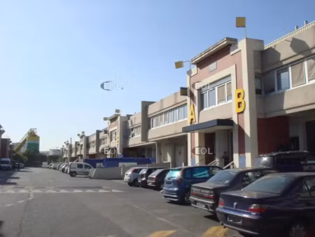 a louer - local d'activité avec bureaux d'accompagnement à 1 251 m²