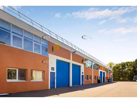 à louer : local d'activité et bureaux de 680 m²