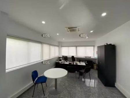 a louer bâtiment indépendant d'activité avec quais