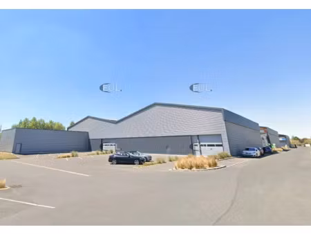 a louer : locaux d'activités rénovés