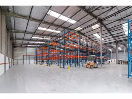 a louer - surface de stockage/activité de 2 200 m² à dammartin en goële