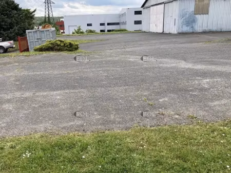 a louer - entrepôt avec bureaux de 750 m² sur 6 500 m² de terrain à meaux (77)