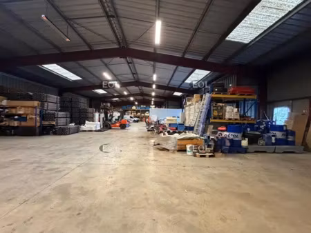 bâtiment indépendant avec terrrain