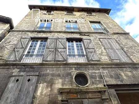 immeuble 182 m²  1 t3 rénover  1 t3 prêt à louer et un t2 a aménager  caves et garage