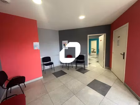 a vendre  tres bon etat - stationnement aise