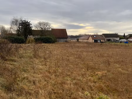 vaste grange à rénover avec terrain constructible de 2.800m²