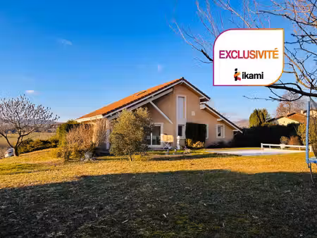 maison familiale avec piscine et vue dégagée