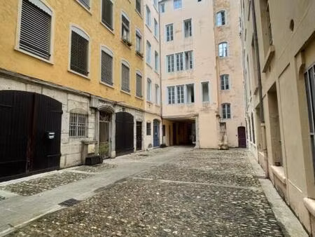 local commercial de 62 70 m² à 190 000