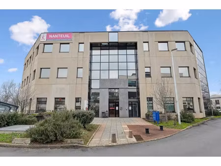bureaux à louer à nanterre surface de 422 m² environnement paysager
