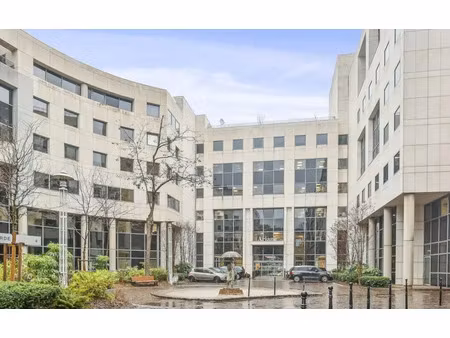 bureaux rénovés à louer à rueil-malmaison avec parkings et services