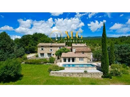 propriété spacieuse avec dépendance et grand terrain de 1 hectare