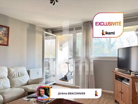 oullins spacieux t2 avec balcon  ascenseur et stationnement dans résidence sécurisée