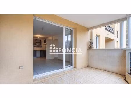 limite six fours - t2 en rez-de-chaussée avec terrasse - parking privé