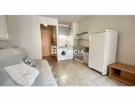 studio cabine a pied port  plage renecros et commerces