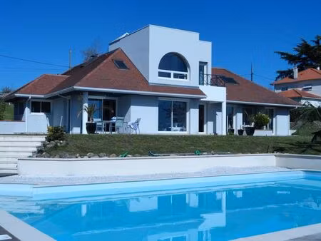 location maison 8 pièces 180 m² à serres-castet (64121)