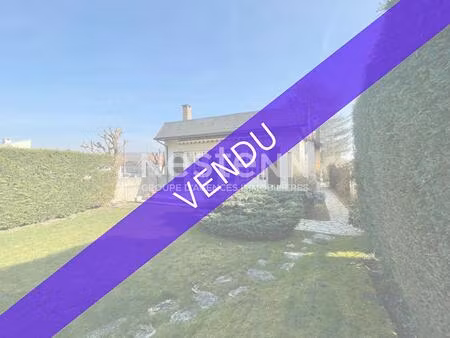 pavillon individuel avec grand jardin arboré à igny