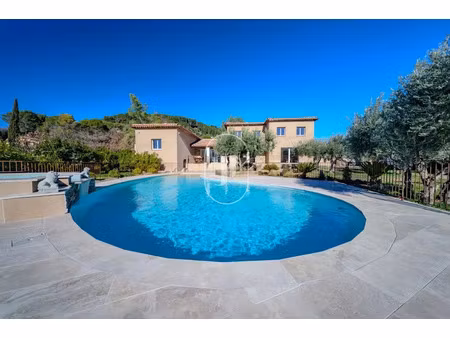 vente villa 6 pièces 210 m² à la motte (83920)  1 190 000 €