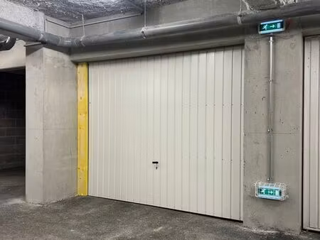 parking/box 17 m² matignon