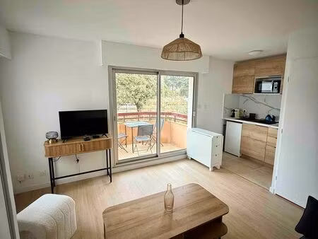 studio rénové – centre-ville de la baule