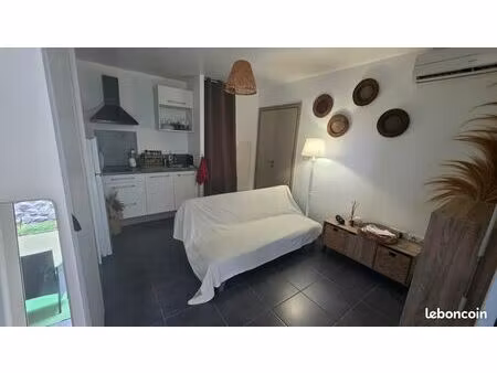 loue t2 meublée face plage de saint leu