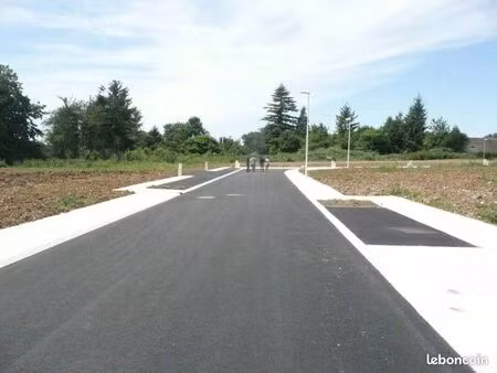 terrain viabilisé plein sud vue sur saint-lô