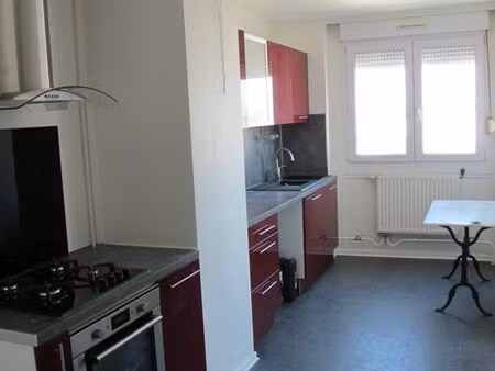 f3 sablon avec parking- en face de la cité administrative