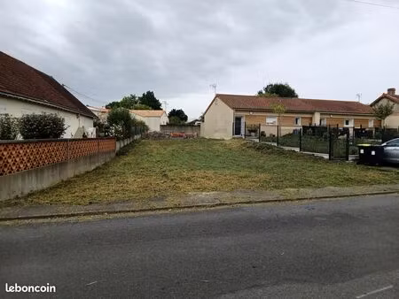 terrain saint andré de la marche