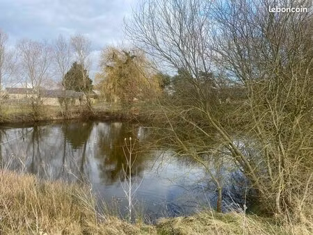 étang avec forage et terrain