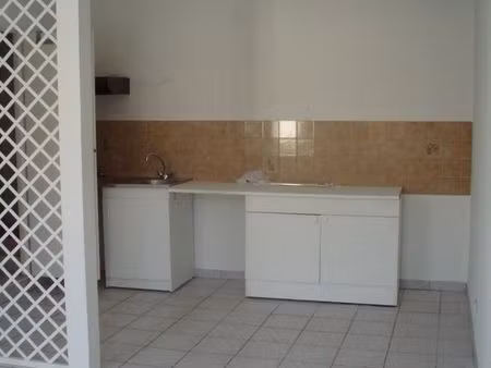 chambre-studio 26 m2 à bordeaux victoire/capucins