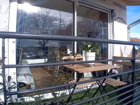 studio meublé  balcon  climatisation  fibre