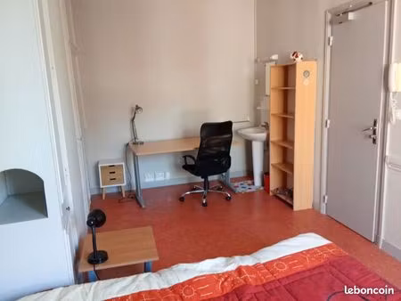 chambre meublée à 2 pas de l utc