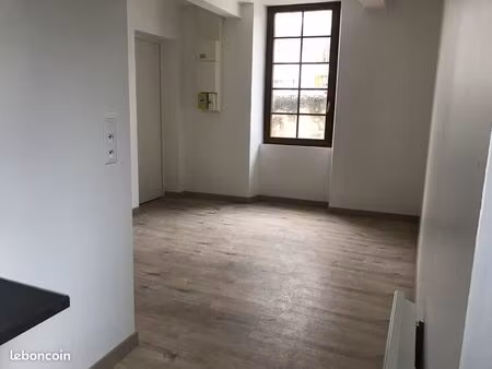 studio 20m² refait à neuf vue sur château