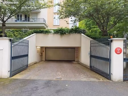 parking sécurisé 3e sous sol la bruyere