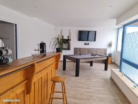 immeuble mixte – 4 lots libres – potentiel locatif 9–10 % – centre bourg