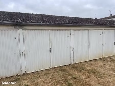 garage/box 13 m² condom