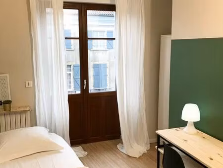 chambre meublée à louer dans grand appartement duplex – 100 m²