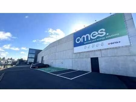 bâtiment commercial à louer près de l'e17 à waregem.