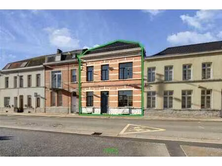 maison de caractère située dans le centre du village.