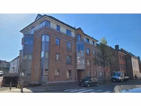 bel appartement 2 chambres avec terrasse de 10m² et parking