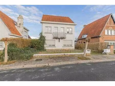 immeuble de rapport avec 3 appartements et grand jardin à di