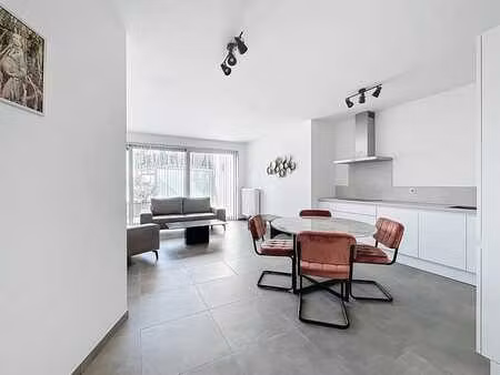 appartement au rez-de-chaussée prêt à emménager avec 2 chamb