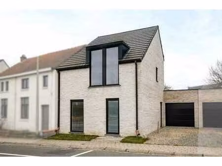 maison neuve avec 3 chambres et jardin agréable à ternat