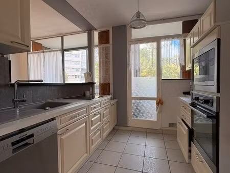 t4 meublé – centre-ville – lumineux & entièrement équipé avec petite terrasse