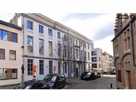 bureaux charmants à louer dans le bâtiment de la guilde au