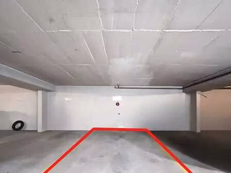 garage face à la gare