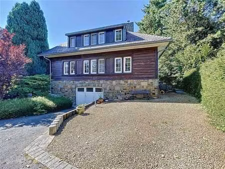 situé dans quartier calme  à proximité des commodités citadi